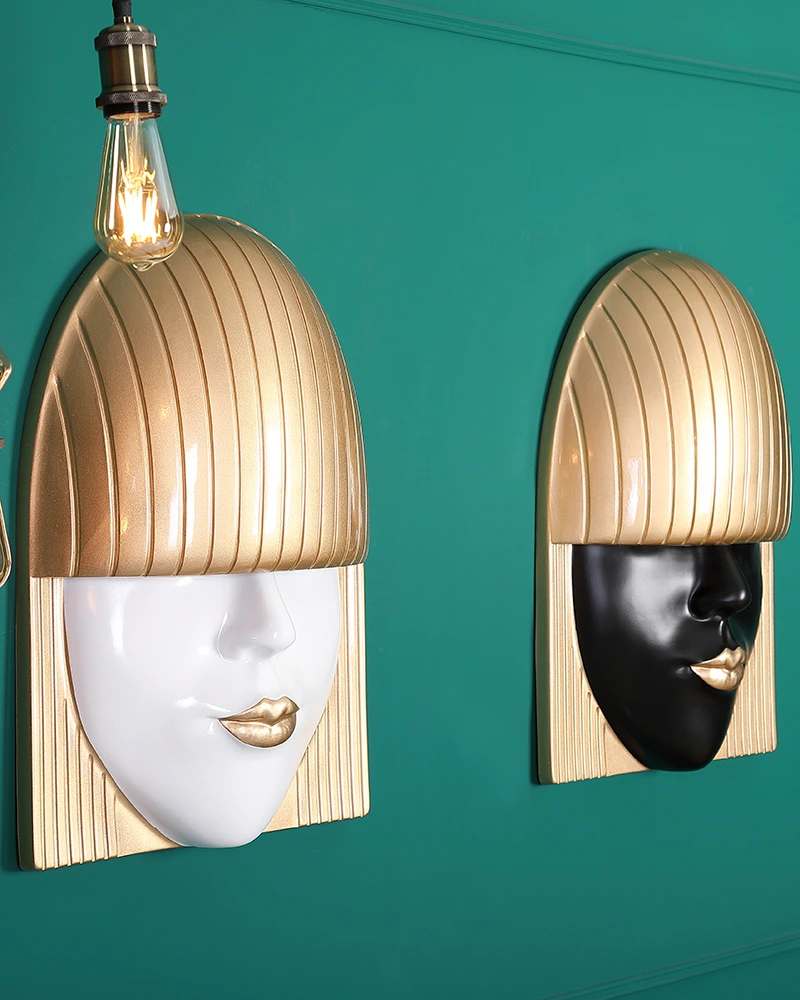 دیوارکوب دختر مو چتری