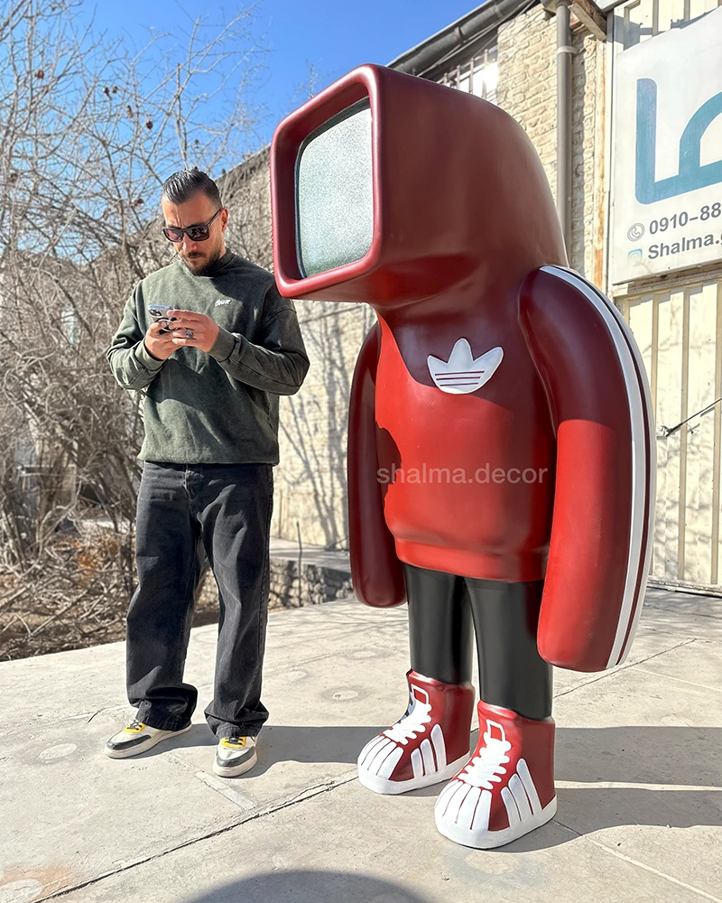 Alternative view of مجسمه کنارسالنی Tv