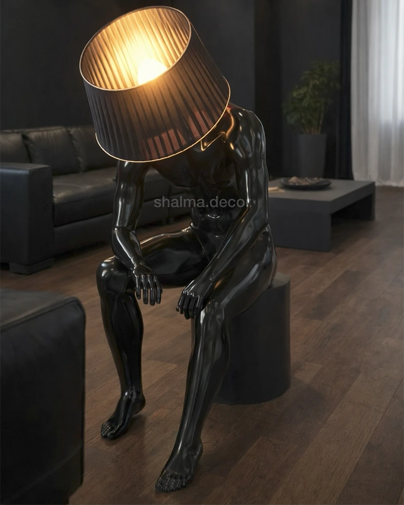 اباژور مرد نشسته
